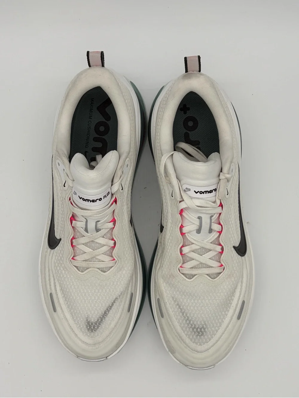 Nike Men’s Vomero Plus White Athletic Shoes with Green Midsole and Pink Accents
